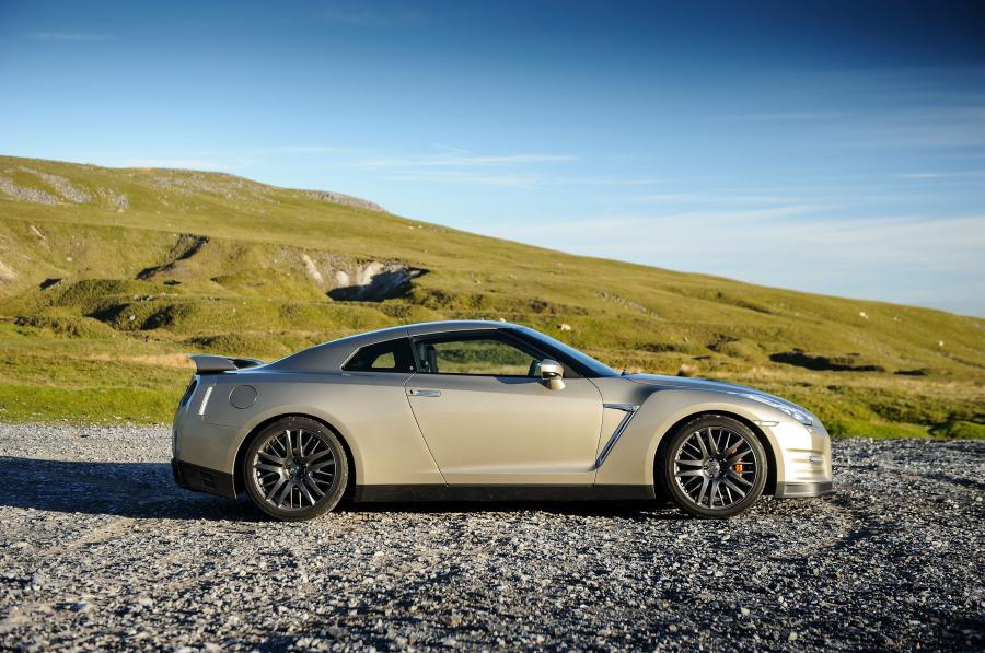  Nissan GT-R 45th Anniversary 2015 года  (UK) (фото 22 из 38)